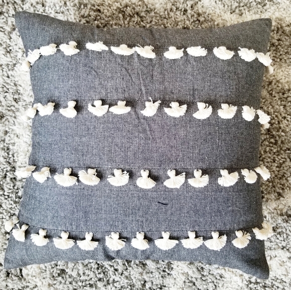 🌻NEW🌻 Fringe Chambray Pom Pom Cushion Cover - Picture 4 of 7